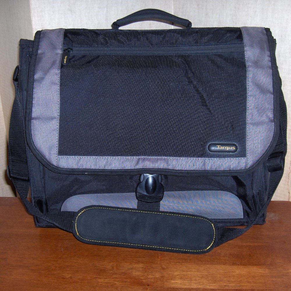 Targus Laptop Briefcase Bag, with shoulder strap